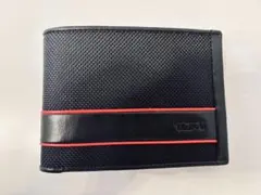 美品　TUMI 二つ折り財布 ブラック レッドラインのサムネイル