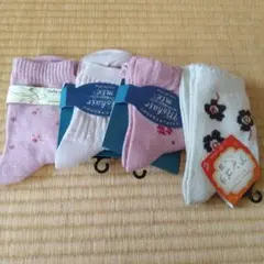 花柄と無地のソックス4足セット22～24cm 新品