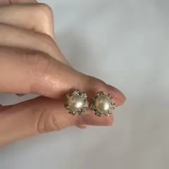 パールとクリスタルのスタッドピアス