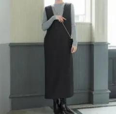 黒　ロングワンピース　Vネック　ジャンパースカート