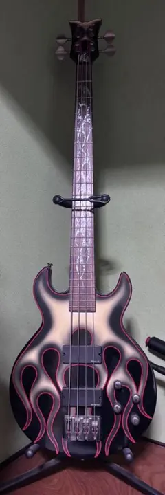 m*.様 Schecter エレキベース 4弦 フレイムデザインのサムネイル