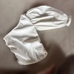 ホワイトバルーン袖トップスワンショルダー