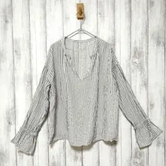 GU ジーユー (M)　キャンディスリーブ Vネックブラウス