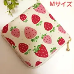 L字ファスナーポーチ　マルチポーチ　フラットポーチ　いちご柄　ハンドメイド