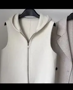 ウールベスト　フード付き