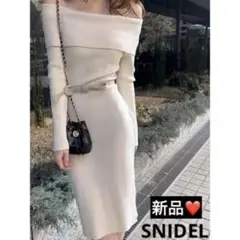 新品　在庫ラスト　スナイデル　オフショルニットワンピース アイボリーフリーサイズ