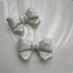 ハンドメイド　グリーン　リボン型箸置き 2個セット