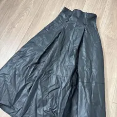 【AZUL/アズール】ブラック/黒 エコレザー フレアスカート Sサイズ