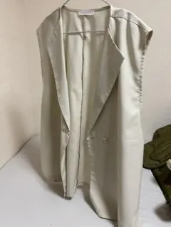 アイボリー ノースリーブ ベスト