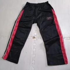 黒と赤のストライプ ジャージパンツ　130cm