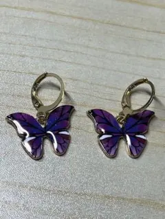 蝶デザイン フープピアス 紫とピンク4