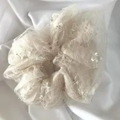 シュシュ　ヘアアクセサリー　ヘアゴム　ヘアアレンジ　新品　レディース　キラキラ