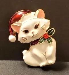 猫のブローチ　白猫　クリスマス　サンタクロース 　猫の雑貨　HANAKO