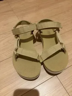 Teva スポーツサンダル ベージュのサムネイル