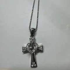 ハート型クリスタル付き十字架ネックレス