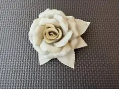 ベージュ　バラ ブローチ　コサージュ　入園式　入学式　卒業式　卒園式