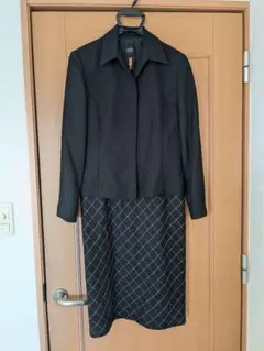 チェックワンピースとジャケットスーツ　黒　１１号