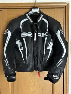 BERIK バイクジャケット 2.0 ブラック/ホワイトのサムネイル