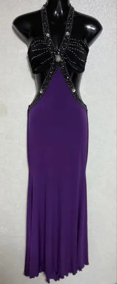ビーズ装飾ストラップ付き紫色ドレス