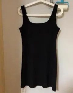 ブラック スクエアネック タンクトップ