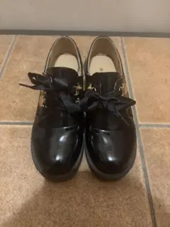 ブラックリボン付きローファー