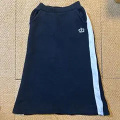 黒いスカート 王冠刺繍 サイドライン