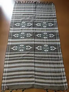 イエメンの刺繍　約183×100センチ