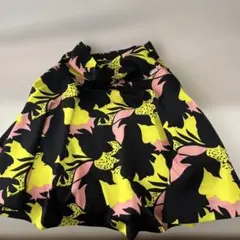 GUESS フレアスカート 黒・黄色・ピンクのサムネイル