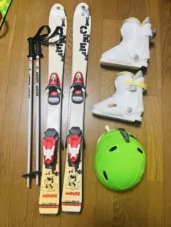 Mickey Mouse スキーセット スキー板　スキー靴　ストック ヘルメット