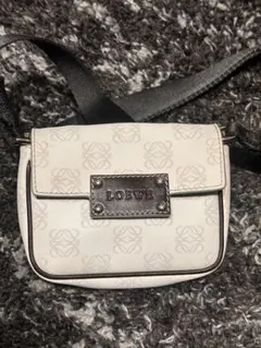 LOEWE ショルダーバッグ　定価約20万円