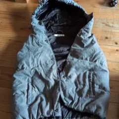 フード付きグレーキルティングダウンベスト