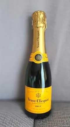 ヴーヴ・クリコ イエローラベル 375ml 未開封 Veuve Clicquotのサムネイル