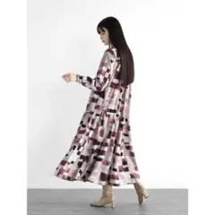 新品未着用ラディエイト アートプリントティアードワンピース　ヤマダヤヴァン