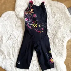 アリーナ　O(13) フラワープリント スイムスーツ ブラック ピンク