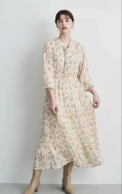 【美品】 花柄　プリーツ　ロングワンピース　長袖　アイボリー