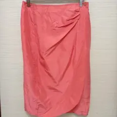 エレガント ラップ風スカート 膝丈 サーモンピンク 光沢素材 春色 コーラル