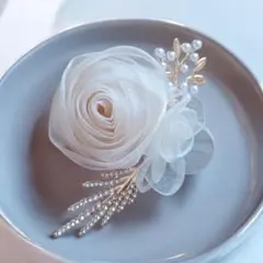 コサージュ　卒園式　入園式　パール　ブローチ　アイボリー　セレモニー　バラ