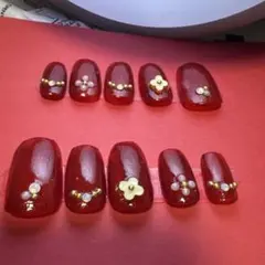 赤いネイルチップ 10個セット 花とパール装飾
