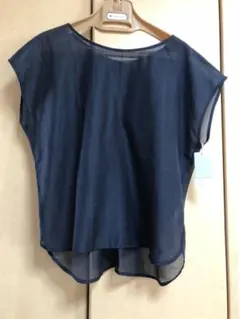 【未使用品】ファヴォリ　ブラウスのサムネイル