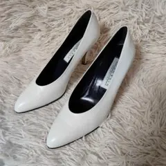 GIVENCHY ジバンシィ ポインテッドトゥ パンプス ホワイト　36 1/2のサムネイル