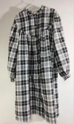 セラフ♪黒白チェックスタンドカラー 綿ネルワンピース 未使用 140