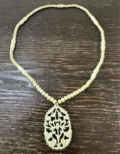 昭和レトロ 年代物 透かし彫り ボーン彫刻 ペンダント ネックレス 根付