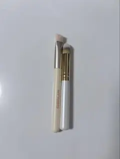 【2本まとめ売り】トライアングルブラシ メイクブラシ SHEGLAM シーグラムのサムネイル