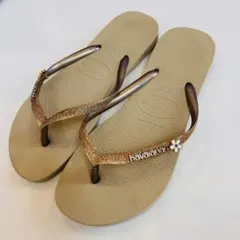 Havaianas♡ビーチサンダル ゴールド ラメ お花のビジュー付き37.38のサムネイル