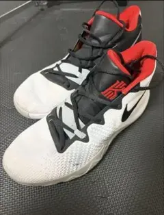 Nike Kyrie Flytrap バッシュ　26.5のサムネイル