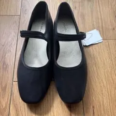 黒　ストラップ付きローパンプス