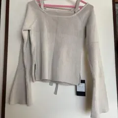 Kastane ベージュ オフショルダーセーター