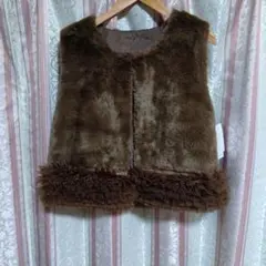 フェイクファー　ベスト　裾フリル　タグ付き