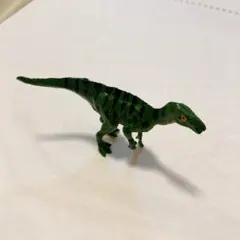 恐竜フィギュア 緑色 ストライプ 約8cm