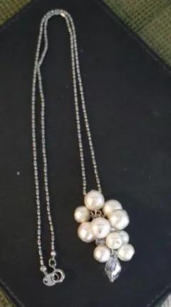パールとビーズの花束デザインネックレス